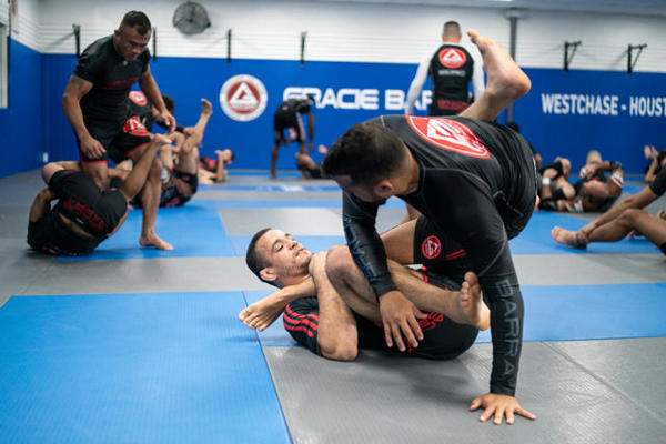 Gracie Barra Westchase: Why is no-gi jiu jitsu essential for modern self defense Gracie Barra Westchase: Why is no-gi jiu jitsu essential for modern self defense